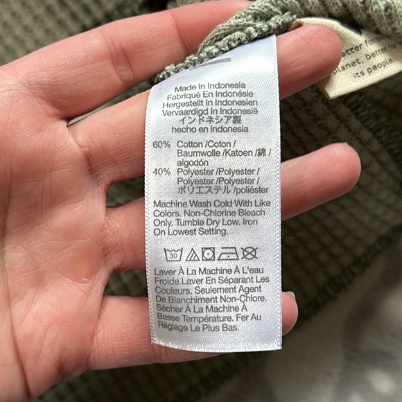 Madwell Waffle Split-Neck Crop Tee - Picture 6 of 6